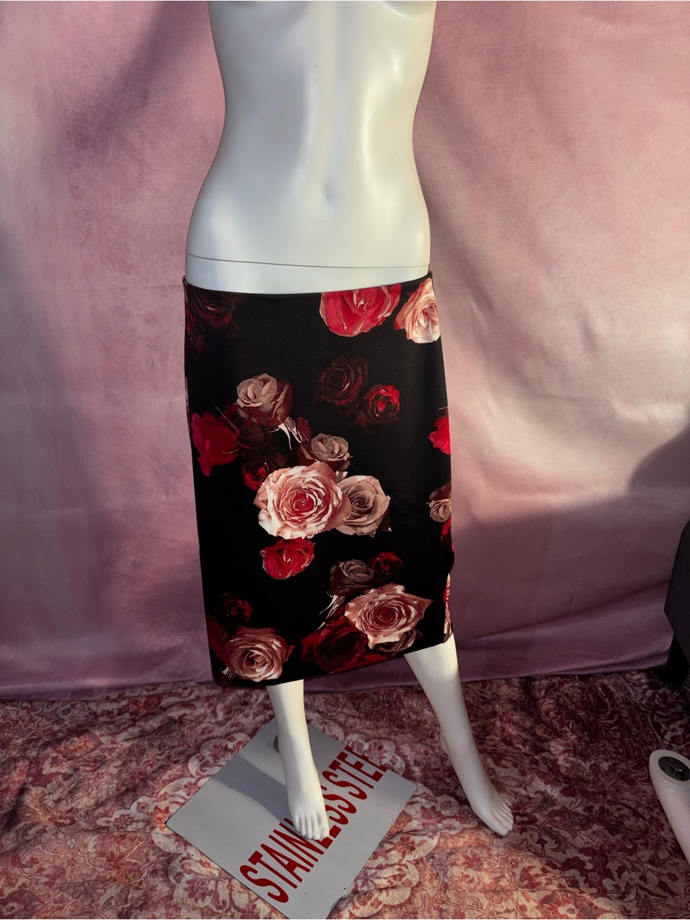 White House Black Market Black Pencil Skirt with Red & Pink Rose Print